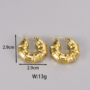 Detail view of 2.9cm gold crescent hoop earrings with weight and size specifications