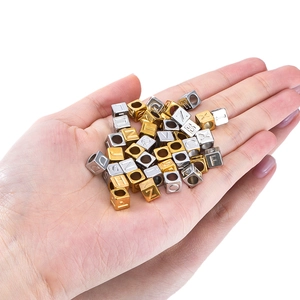 7mm gold und silber plattierte Buchstabenwürfel aus Edelstahl für DIY Halsketten