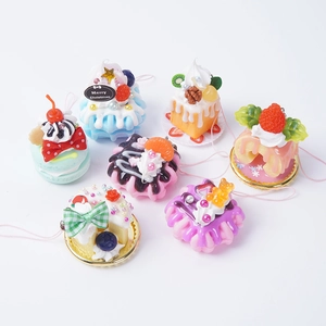 Set di 7 portachiavi carini in PVC a forma di mini torte e gelati con ciondoli colorati