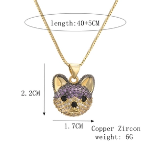 Vue détaillée du pendentif chiot en cuivre et zircon montrant les dimensions du bijou