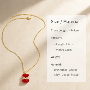Dettagli dimensionali della collana dorata con ciondolo a forma di orso rosso