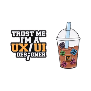 Pin's émaillé UX/UI designer et badge tasse thé au lait avec icônes de logiciels pro