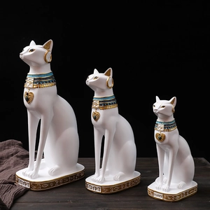 Set di tre statue di gatti egiziani Bastet in bianco e oro per decorazioni moderne