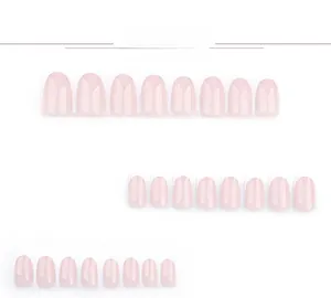 Faux ongles courts carrés rose nude avec pointes French blanches en lot de 24 pièces