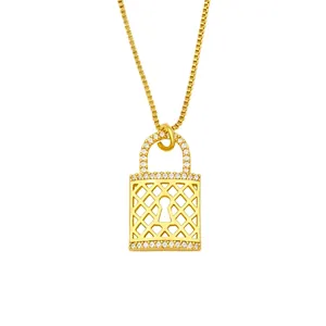 Collier élégant avec pendentif cadenas coeur doré ajouré et cristaux brillants