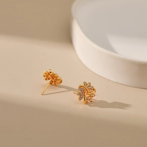 Elegant 18K gold plated snowflake stud earrings with sparkling cubic zirconia stones
