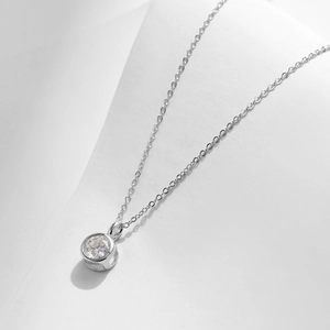 Collana classica in argento S925 con pendente in moissanite rotonda da 1 carato