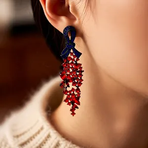 Boucles d'oreilles vintage avec nœud en zircon bleu et pampilles en cristal rouge
