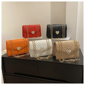 Borse a tracolla chic in pelle PU trapuntata con chiusura a cuore in cinque colori