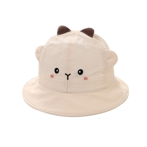 Chapeau de soleil beige pour bébé avec oreilles d'animaux et visage de dessin animé