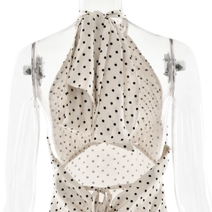 Détail du dos du haut dos nu à pois noirs avec nœud papillon et lacets élégants
