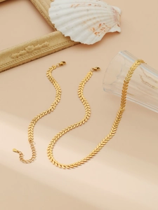 Close-up of 18k gold-plated wheat ear pattern necklace with S925 clasp detail