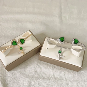 18k gold plated geometric jewelry set with green heart zircon rings and bangles