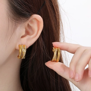 Boucles D'oreilles Créoles En Acier Inoxydable Forme C Tendance Strass Croisé Triple Couche Texture Spirale Pour Femmes