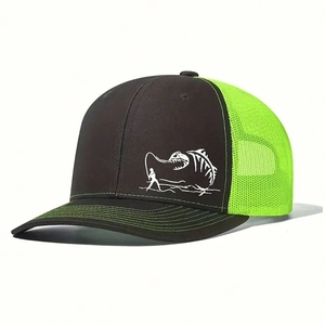 Casquette trucker de pêche noire et vert fluo avec imprimé pêcheur et arêtes