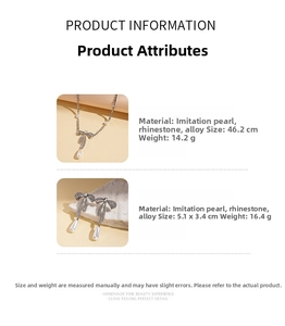 Détails du collier et boucles d'oreilles nœud avec strass et gouttes de perles