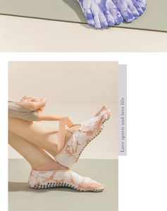 Détails des chaussettes de yoga à cinq doigts tie-dye avec sangles et picots