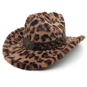 Chapeau de cow-boy en fausse fourrure léopard avec boucle tête de taureau et cuir riveté