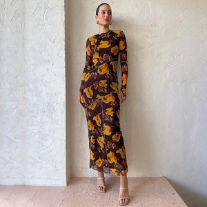 Robe longue en mesh à fleurs pour femmes avec manches longues et coutures bleues