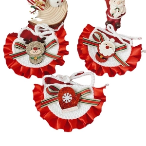 Set de bavoirs de Noël pour animaux avec motifs crochetés de Père Noël et rennes