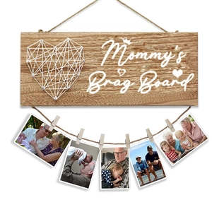 Hölzernes Fotobrett Mommy's Brag Board mit Klammern und Herz aus Schnurkunst