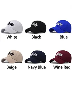 Casquette de baseball en coton avec broderie Lucky en blanc, noir, bleu et bordeaux