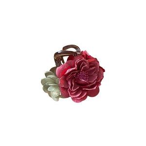 Elegant Korean style hair claw clip featuring wine red and green fabric floral patterns