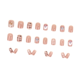 Faux ongles roses et marron avec motifs ours et nœuds mignons, forme carrée courte
