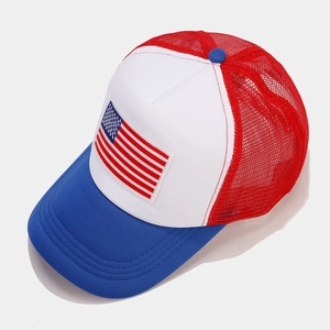 Atmungsaktive Trucker-Cap mit USA-Flaggen-Stickerei in Rot, Weiß und Blau Farben
