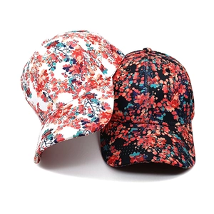 Florale Baseballkappen in Schwarz und Weiß mit gebogenem Schirm für Outdoor-Sonnenschutz