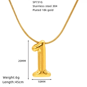 Collier minimaliste doré avec pendentif numéro 1 en acier inoxydable plaqué or 18 carats