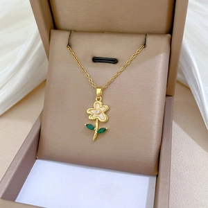 Detail of flower necklace with white petals and green leaves in a gift box