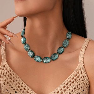 Retro Teal Resin Oval Bead Necklace With Gold Alloy Clavicle Chain Geometric Vintage Fashion Jewelry For Women