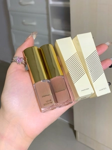 Close-up of Cappuvini liquid eyeshadow in shade 06 with its original retail packaging