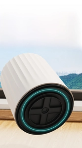 Rotating knife holder with vertical texture and sturdy cross-reinforced rotating base