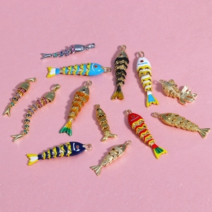 Lot de pendentifs poissons koi dorés en émail coloré et zircons pour la création bijoux