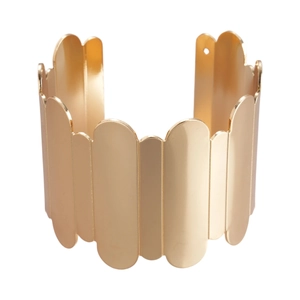 Modern gold wavy cuff bracelet with geometric vertical拼接 segments on white background
