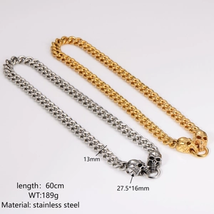 Dettagli della collana punk con teschio, larghezza catena 13mm e lunghezza 60cm in acciaio