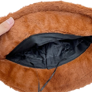 Cappello a secchiello in finta pelliccia di coniglio marrone con fodera trapuntata
