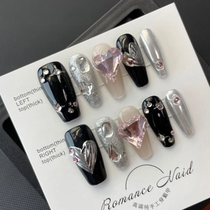 Faux ongles Y2K faits main avec strass cœur noir rose et paillettes argentées