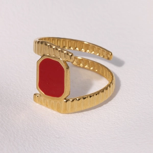 Anello aperto unico in acciaio inossidabile placcato oro 18k con smalto rosso rettangolo