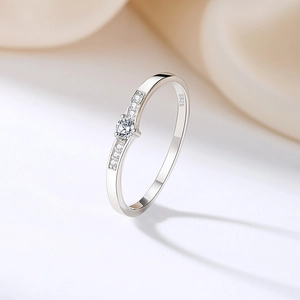 Elegant S925 sterling silver ring with a sparkling round zircon and micro-pave setting