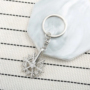 Rotating Zinc Alloy Snowflake Keychain Personalized Rhinestone Inlaid Metal Keyring Versatile Backpack Pendant Winter Gift