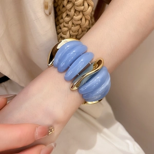 Acrylic oval marbled link bracelet with gold metal accents for a chic feminine style