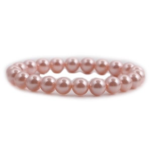 Élégant bracelet en perles roses de style coréen avec un éclat doux sur fond blanc