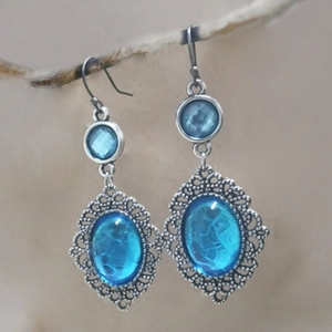 Boucles d'oreilles bohèmes ovales bleu ciel avec détails complexes en filigrane argenté