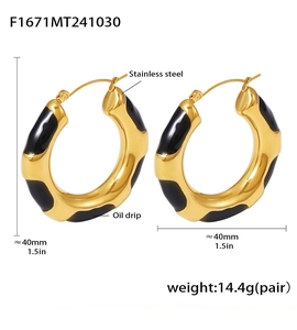 Detail of gold-plated stainless steel hoop earrings with black oil drip design and 40mm size