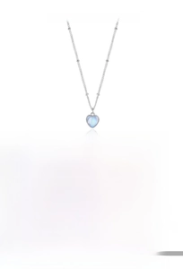 Detail view of S925 silver heart necklace with 7.5mm blue stone and 45cm chain dimensions