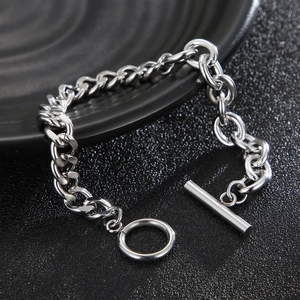 Bracelet chaîne cubaine minimaliste en acier inoxydable argenté avec fermoir à bascule