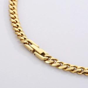 Detailed view of the cut-edge Cuban link chain made of high-quality stainless steel